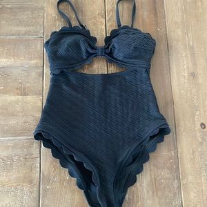 Cupshe one piece scallop suit